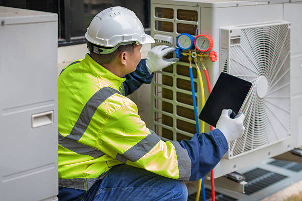 Professional Hvac technician working in Zephyrhills, FL